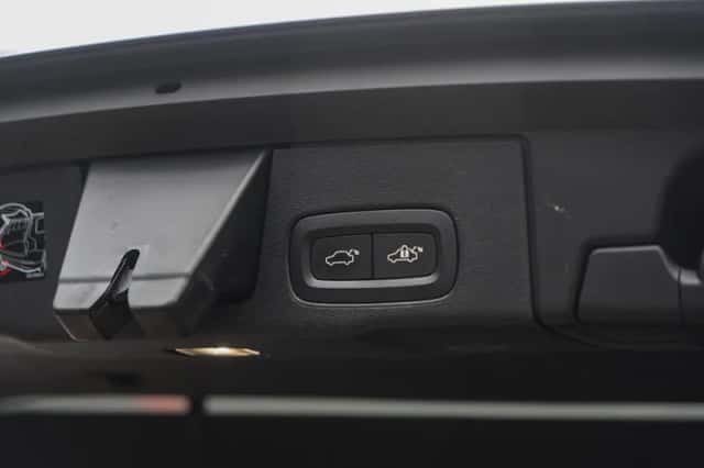 Volvo XC60 (2020) thumbnail 11