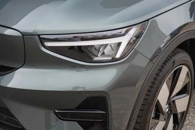 Volvo EX40 (2026) thumbnail 4
