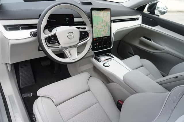 Volvo EX90 (2025) thumbnail 12
