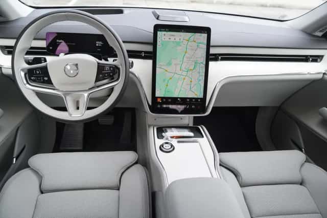 Volvo EX90 (2025) thumbnail 13