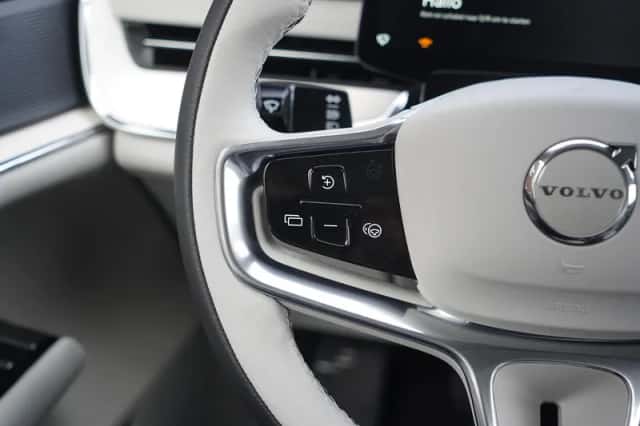 Volvo EX90 (2025) thumbnail 18