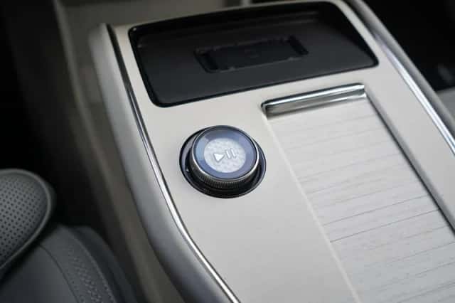Volvo EX90 (2025) thumbnail 27