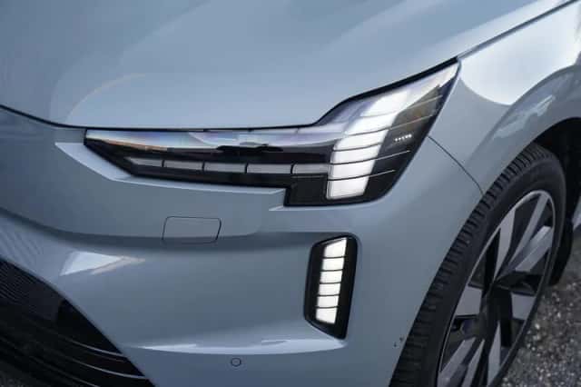 Volvo EX90 (2025) thumbnail 4