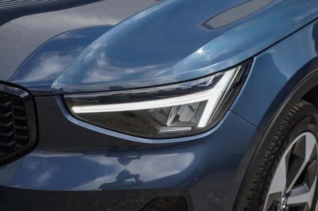 Volvo XC40 (2025) thumbnail 4