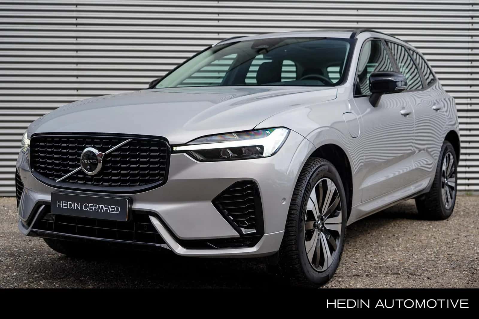 Volvo XC60 (2025) — foto 1