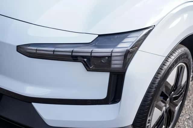 Volvo EX30 (2024) thumbnail 5