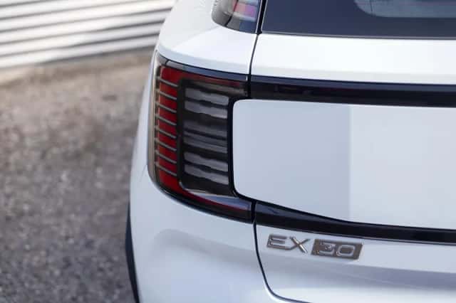 Volvo EX30 (2024) thumbnail 9