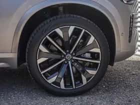 Volvo XC90 (2025) thumbnail 7