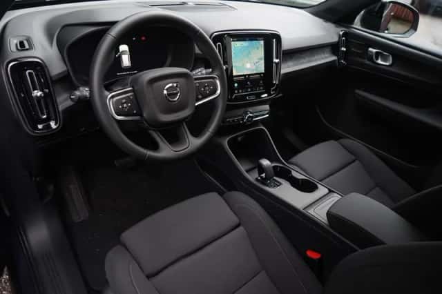 Volvo EX40 (2025) thumbnail 12