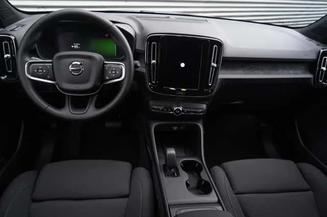 Volvo EX40 (2025) thumbnail 13