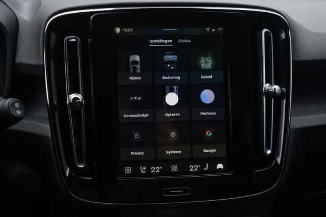 Volvo EX40 (2025) thumbnail 21