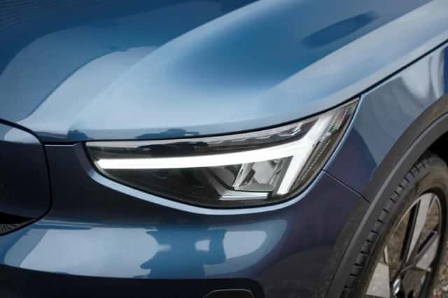 Volvo EX40 (2025) thumbnail 4