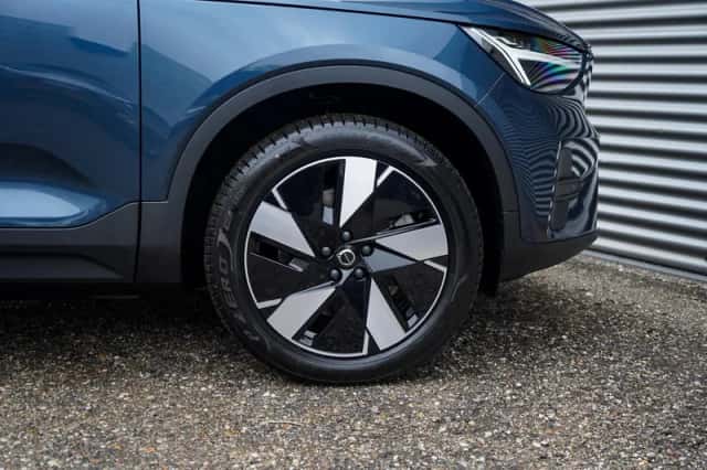 Volvo EX40 (2025) thumbnail 7
