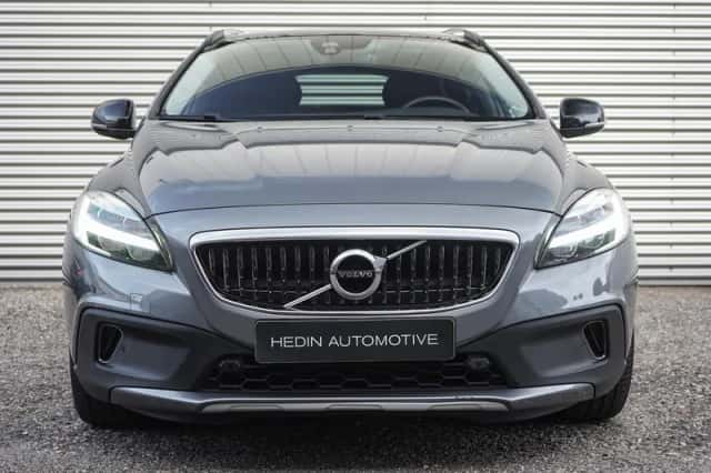 Volvo V40 Cross Country (2020) thumbnail 2