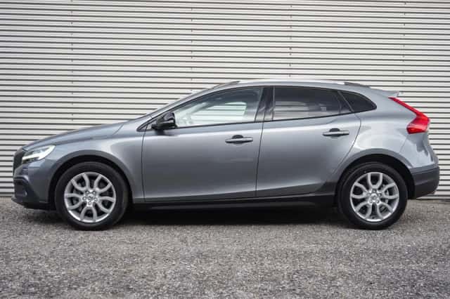 Volvo V40 Cross Country (2020) thumbnail 3