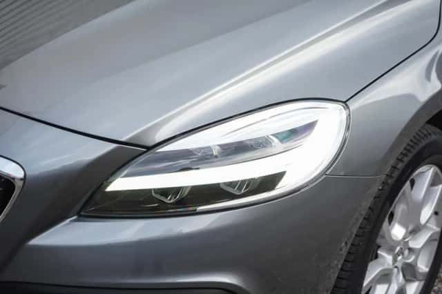 Volvo V40 Cross Country (2020) thumbnail 4