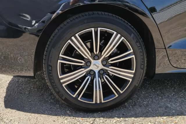 Volvo V60 (2021) thumbnail 4