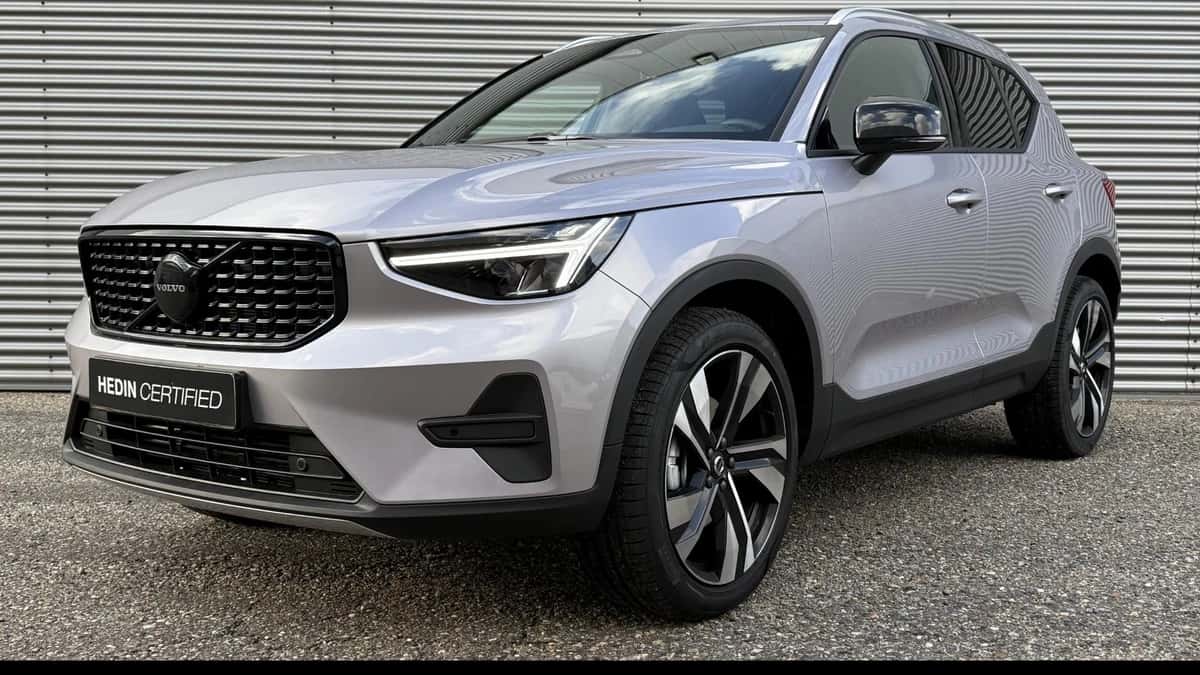Volvo XC40 (2025) — foto 1