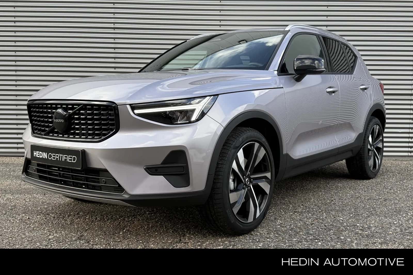 Volvo XC40 (2025) — foto 1
