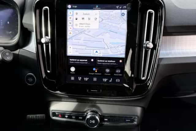 Volvo XC40 (2025) thumbnail 18