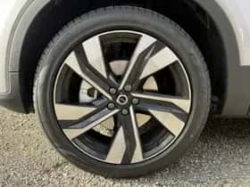 Volvo XC40 (2025) thumbnail 6