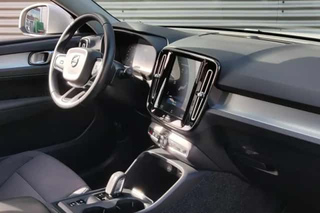 Volvo XC40 (2020) thumbnail 3