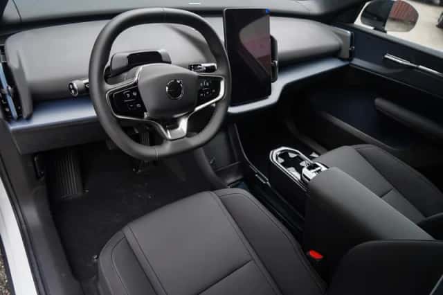 Volvo EX30 (2025) thumbnail 11