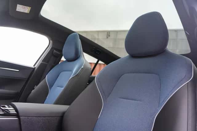 Volvo EX30 (2025) thumbnail 15