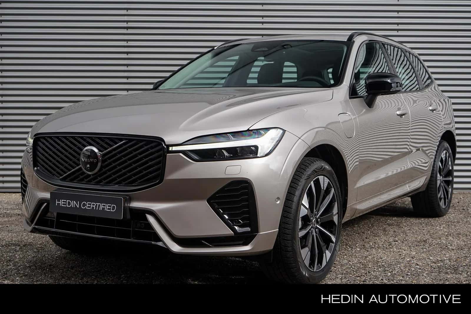 Volvo XC60 (2025) — foto 1