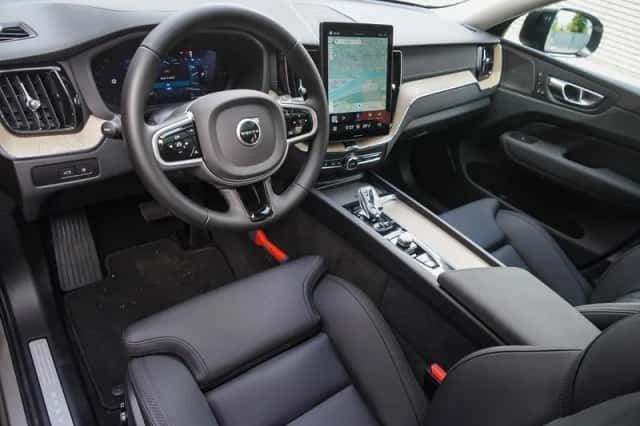 Volvo XC60 (2025) thumbnail 12