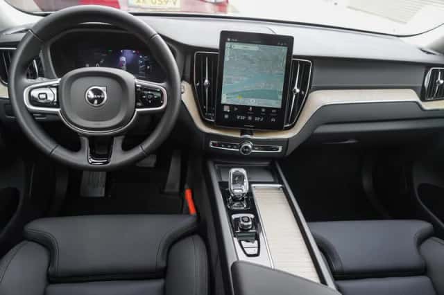 Volvo XC60 (2025) thumbnail 13