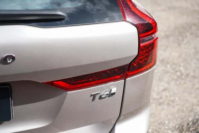 Volvo XC60 (2025) thumbnail 9