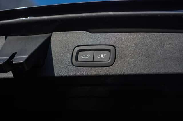 Volvo V60 (2022) thumbnail 11