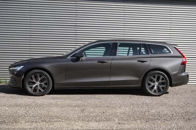 Volvo V60 (2022) thumbnail 3