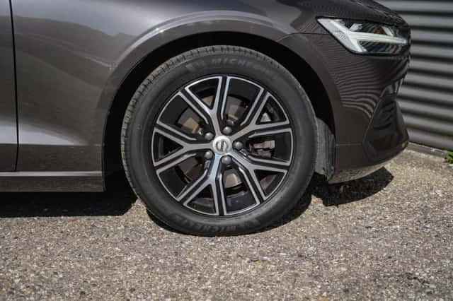 Volvo V60 (2022) thumbnail 7