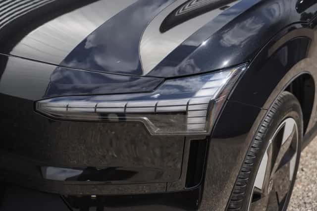 Volvo EX30 (2025) thumbnail 4