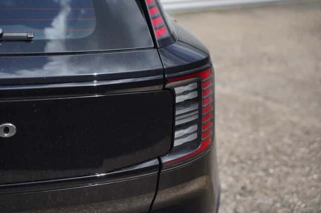 Volvo EX30 (2025) thumbnail 9