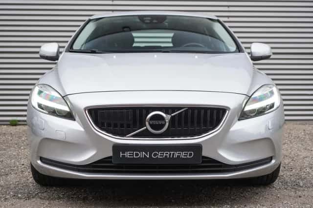 Volvo V40 (2017) thumbnail 2