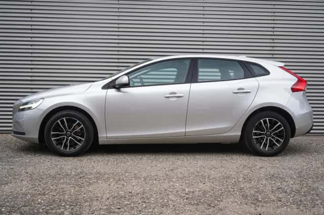 Volvo V40 (2017) thumbnail 3