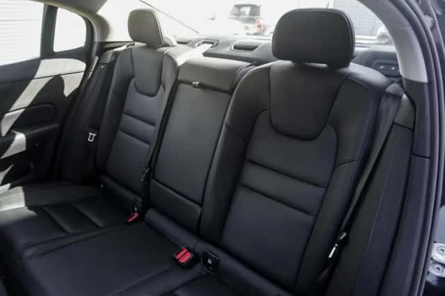 Volvo S60 (2023) thumbnail 13