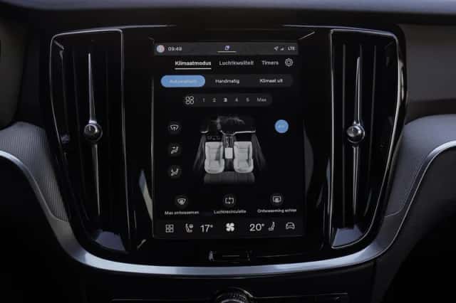 Volvo S60 (2023) thumbnail 22