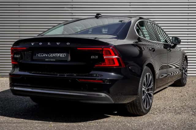 Volvo S60 (2023) thumbnail 6