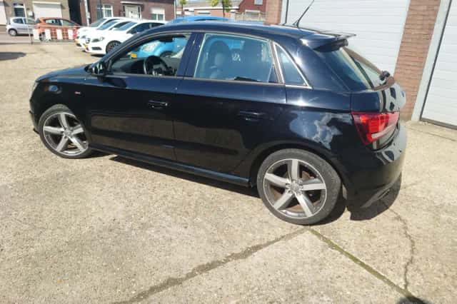 Audi A1 (2016) thumbnail 3