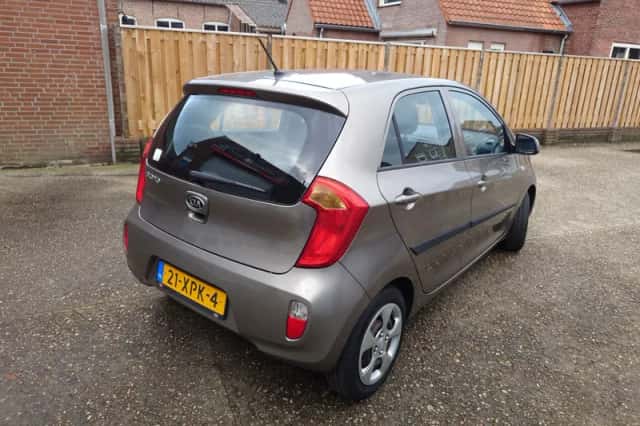 Kia Picanto (2012) thumbnail 4