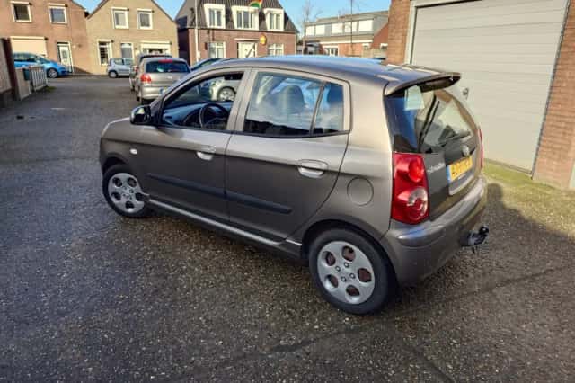 Kia Picanto (2011) thumbnail 5