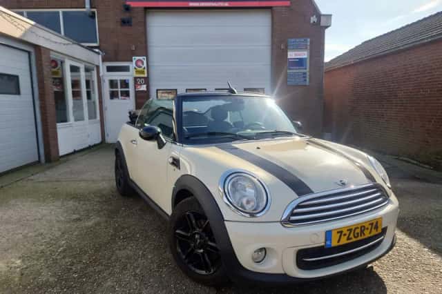MINI Cabrio (2015) thumbnail 1