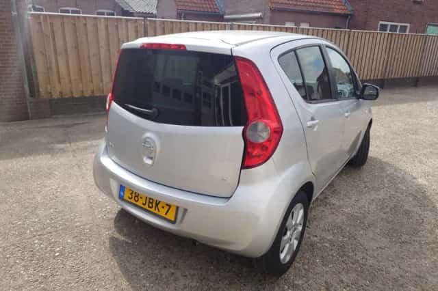 Opel Agila (2009) thumbnail 4