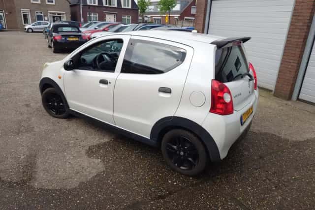 Suzuki Alto (2011) thumbnail 3
