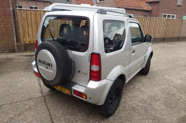 Suzuki Jimny (2012) thumbnail 4