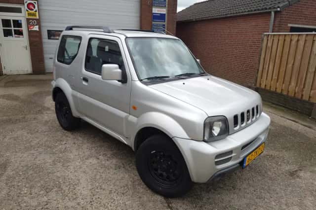 Suzuki Jimny (2012) thumbnail 5